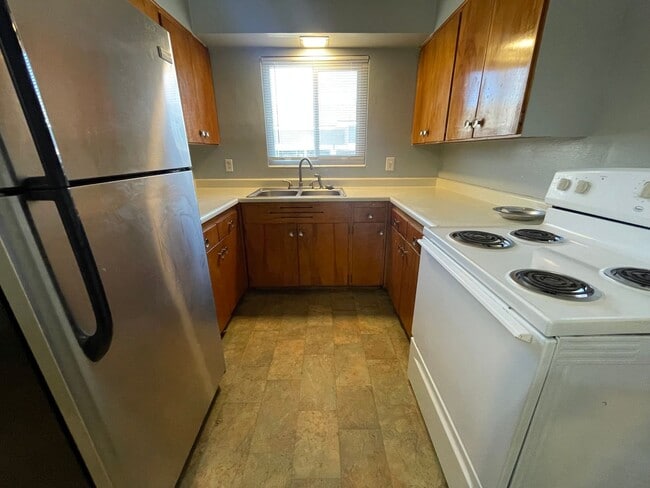 Building Photo - RN T 505-525