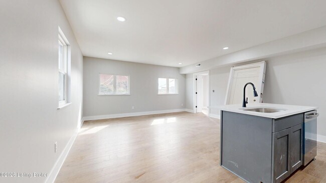 Building Photo - 116 Bauer Ave
