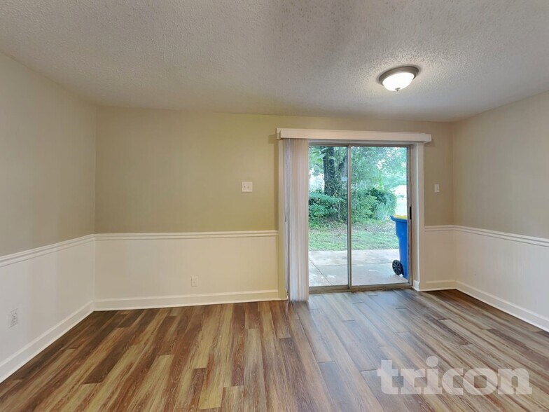 Building Photo - 18307 Oakdale Rd