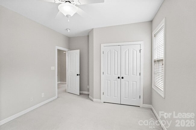Building Photo - 704 Deercross Ln