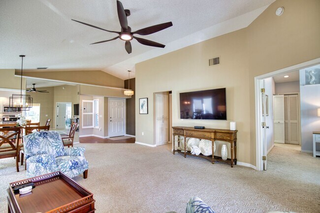 Building Photo - 831 Harrington Lake Ln