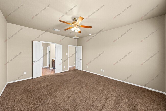 Building Photo - 5607 Blackstone Dr