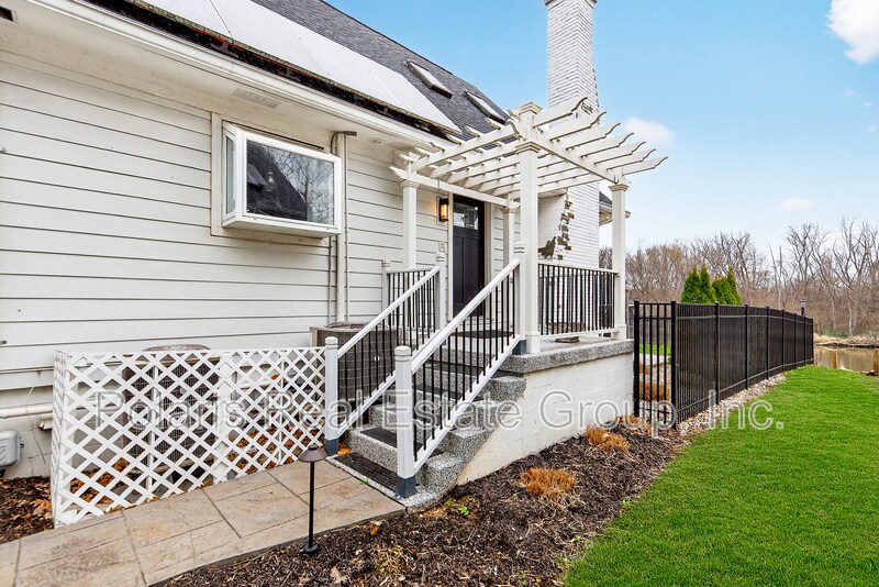 Building Photo - 2222 E 75th St