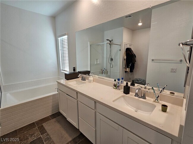 Building Photo - 600 N Carriage Hill Dr