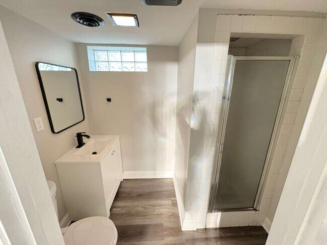 Building Photo - 4-Bedroom Home with Finished Basement & Mo...