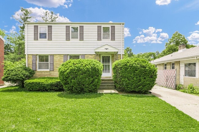 Primary Photo - 3 Bedroom Home Located Near Shopping, Dini...