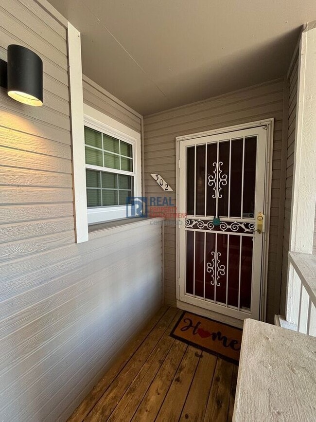 Primary Photo - 5706 W Asbury Pl