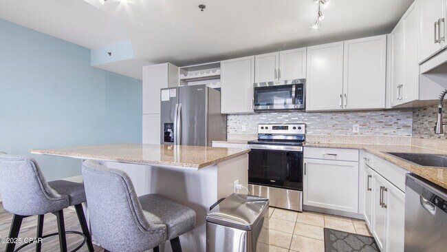Building Photo - 9902 S Thomas Dr