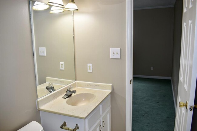 Building Photo - 6106 Queen Anne Ct
