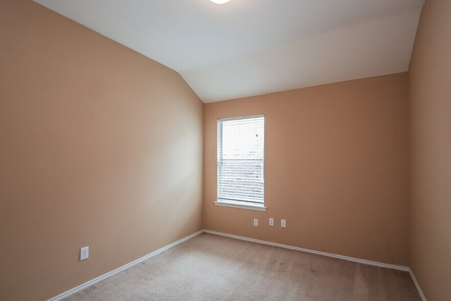 Building Photo - 1709 Heron Dr