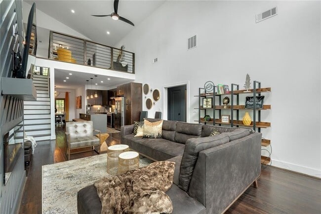 Building Photo - 255 Mathewson Pl SW