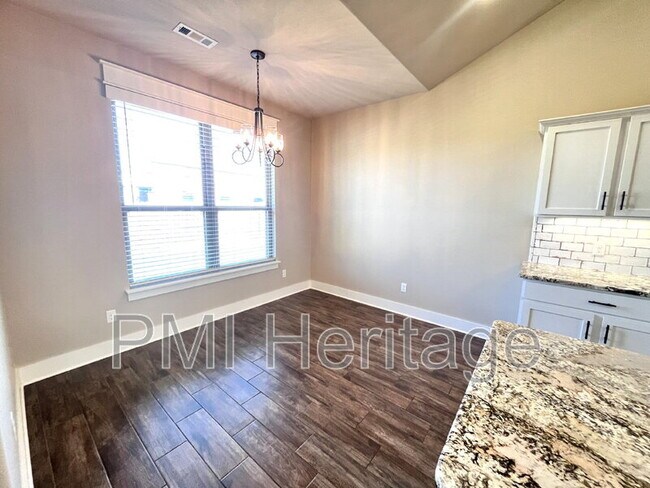 Building Photo - 557 Rossi St