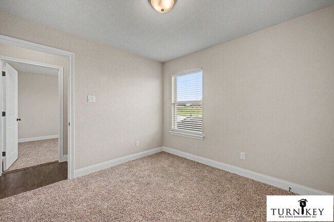 Building Photo - 141-143 Crossbow Ct.