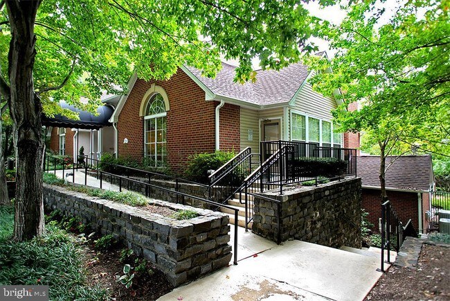 Building Photo - 1503 Lincoln Way