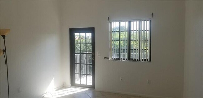 Building Photo - 2801 Riverside Dr