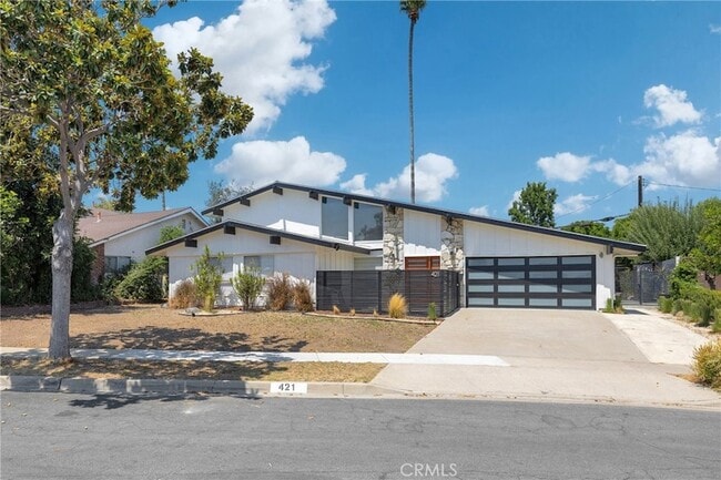 Primary Photo - 421 Larry Ln