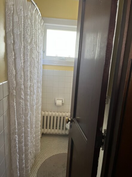 Building Photo - 870 Ashland Ave