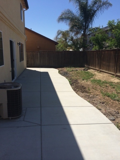 Building Photo - 2328 S Fallbrook Dr