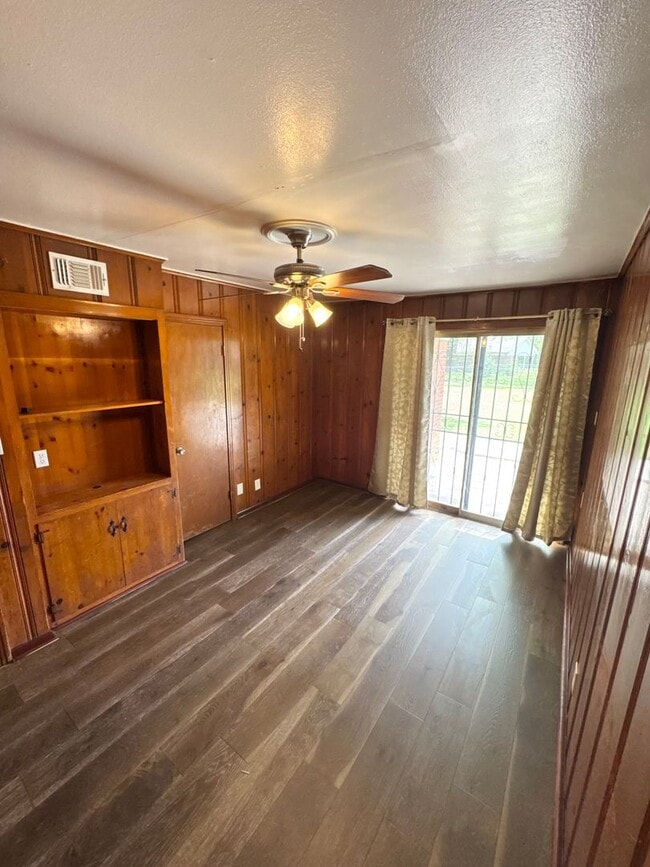 Building Photo - Shreveport Home!