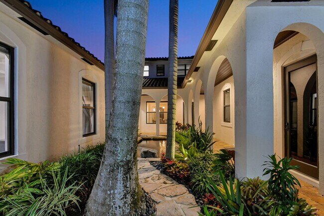 Building Photo - 832 SW 34th Ave