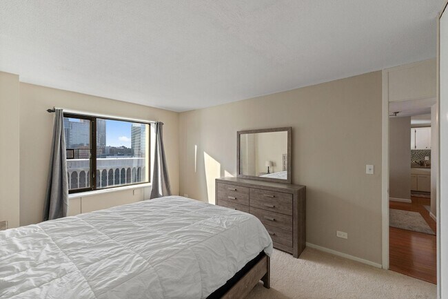 Building Photo - 19 S 1st St