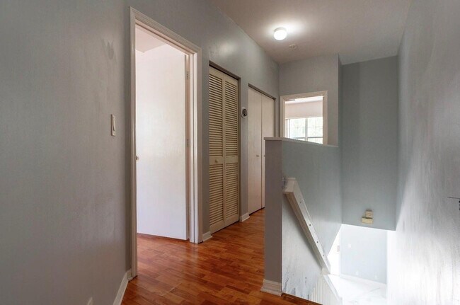 Building Photo - 1928 Madeira Dr