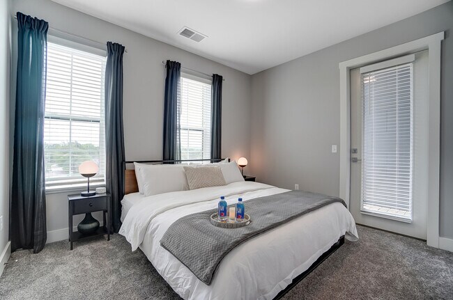 Building Photo - 2875 Olentangy River Rd