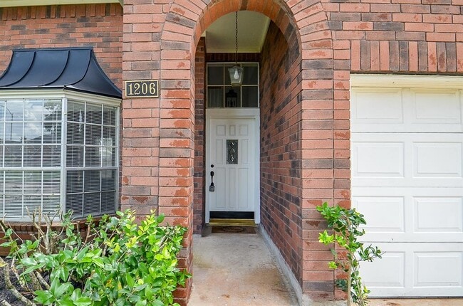 Building Photo - 1206 Green Knoll Dr