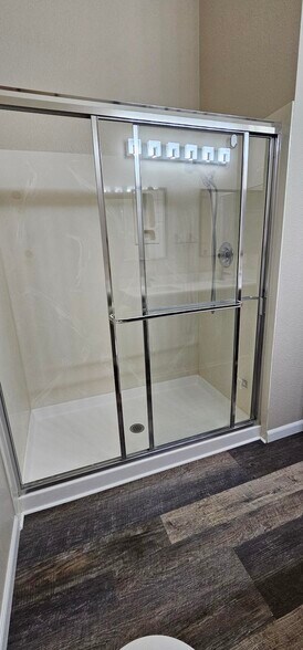 Master shower - 2600 Oak Rd