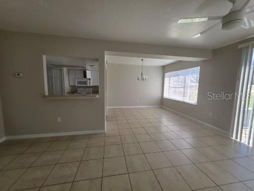 Building Photo - 2419 Fan Palm Dr