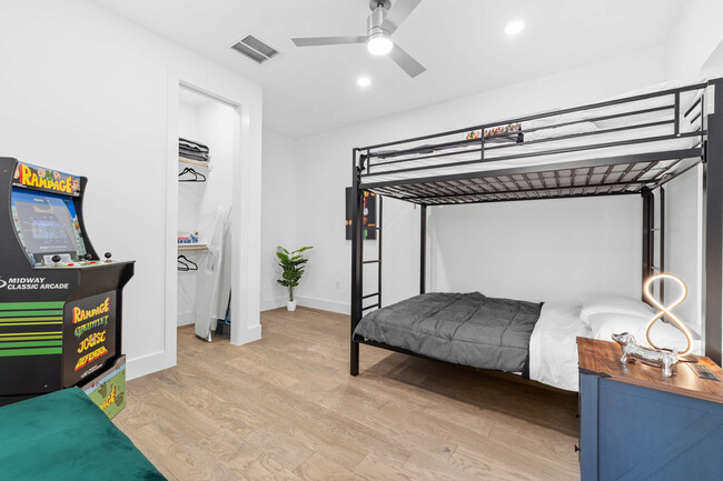 Building Photo - 2107 McGowen St