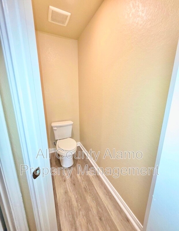 Building Photo - 12818 Cedarcreek Trl