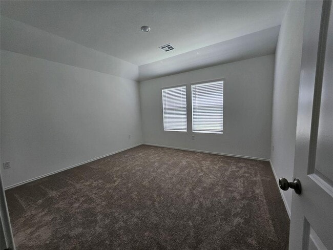 Building Photo - 400 Camargue Dr