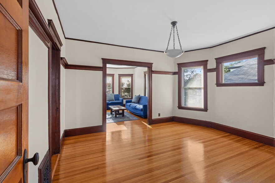 Building Photo - 56 Hobson St