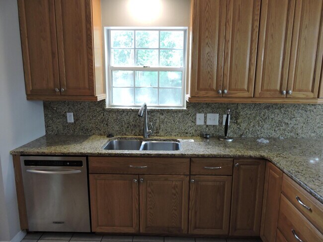 Building Photo - 2800 Wilson Ln