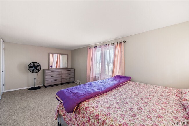 Building Photo - 36 Crescent Ct