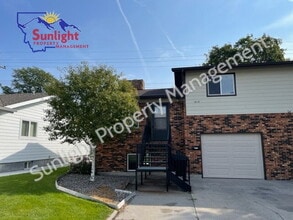 Building Photo - "Spacious 3-Bed, 2-Bath Duplex in Prime Bi...