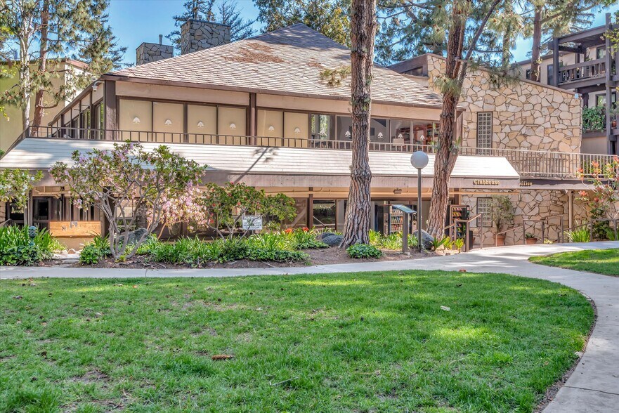 Building Photo - 8650 Gulana Ave