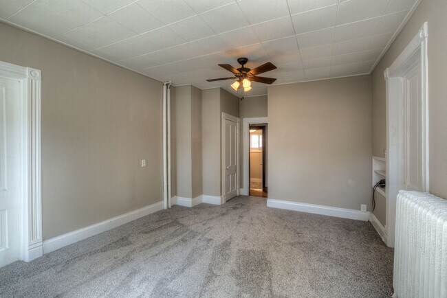 Building Photo - 5 Bedroom 2.5 Bath Midtown Home