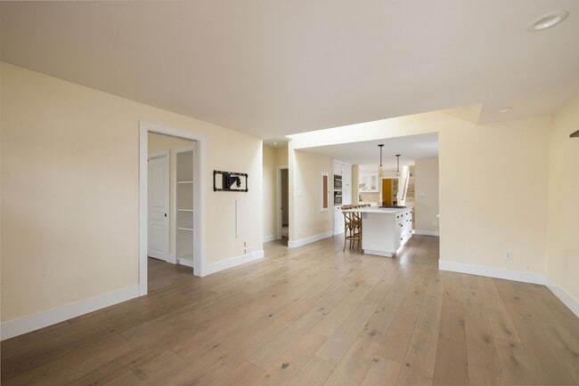 Building Photo - Remodeled & Charming 4 bed/3 bath w/ Yard ...