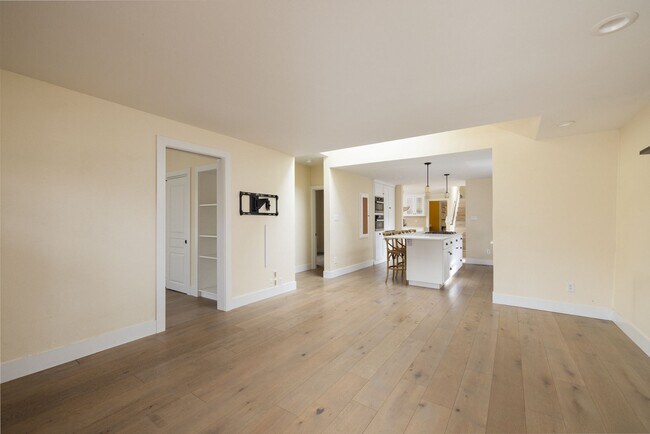 Building Photo - Remodeled & Charming 4 bed/3 bath w/ Yard and Hot Tub