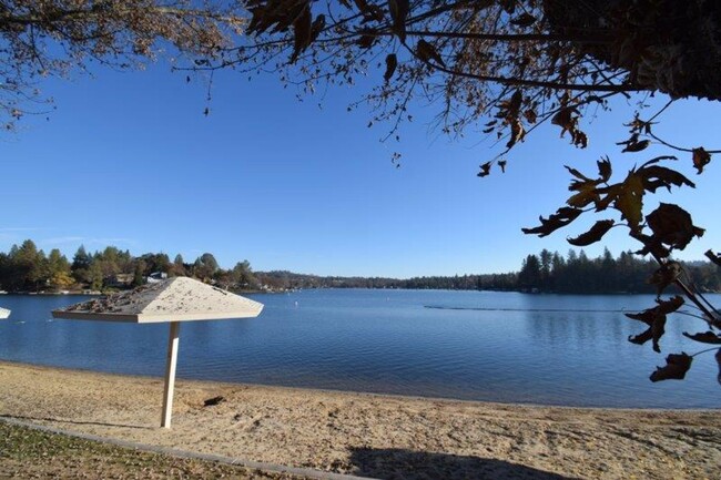 Building Photo - Newly Remodeled Lake of the Pines Home