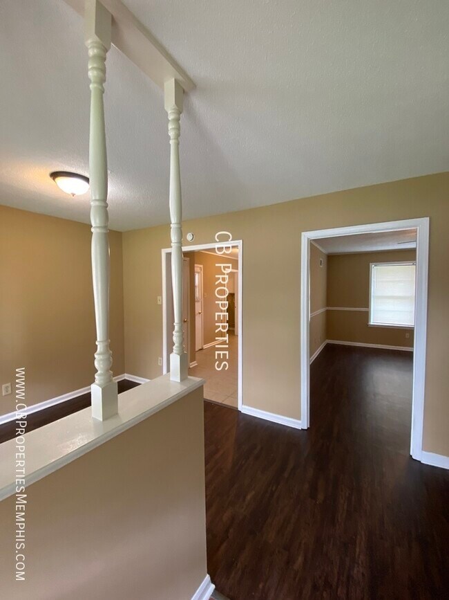 Building Photo - 3 Bed and 1.5 Bath Home