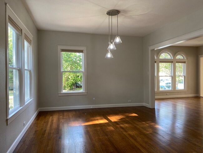 Dining room - 316 E Lullwood Ave