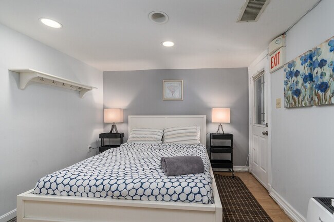 Building Photo - 2122 18th St NW