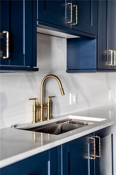 Building Photo - 915 Liberty Ave