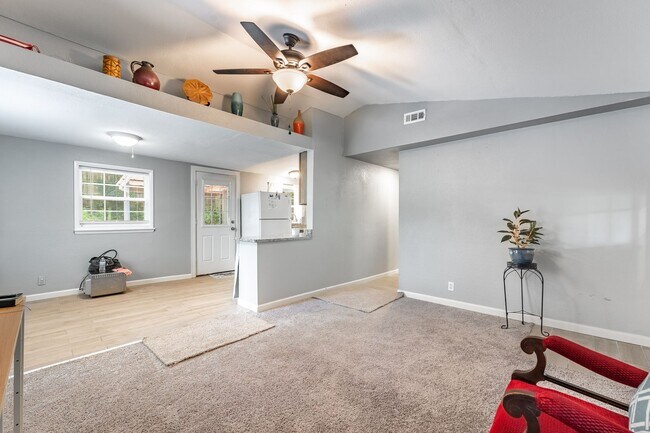 Building Photo - Cozy 2-Bedroom Retreat Near the Lake in Lowell
