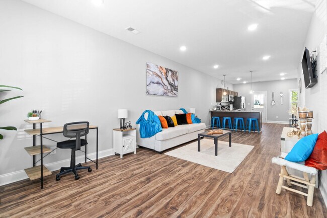 Building Photo - 541 New S Dr