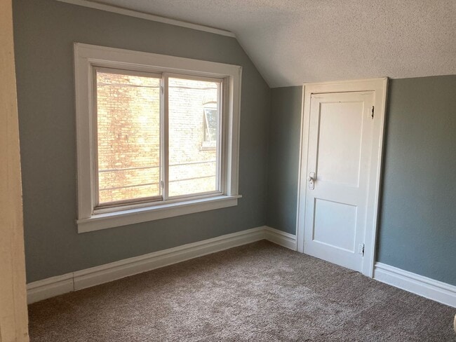 Building Photo - 618 N 56th Ave W