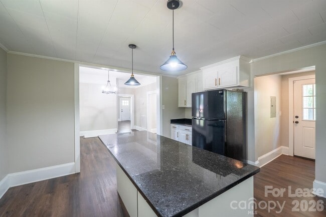 Building Photo - 809 Delane St